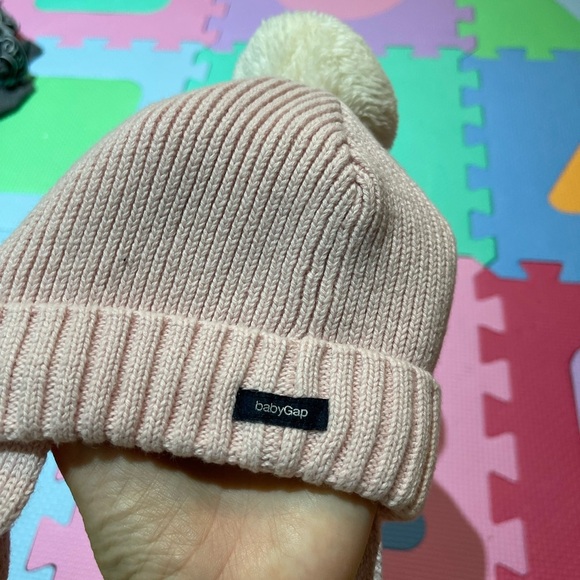 Hat gap - Picture 2 of 3